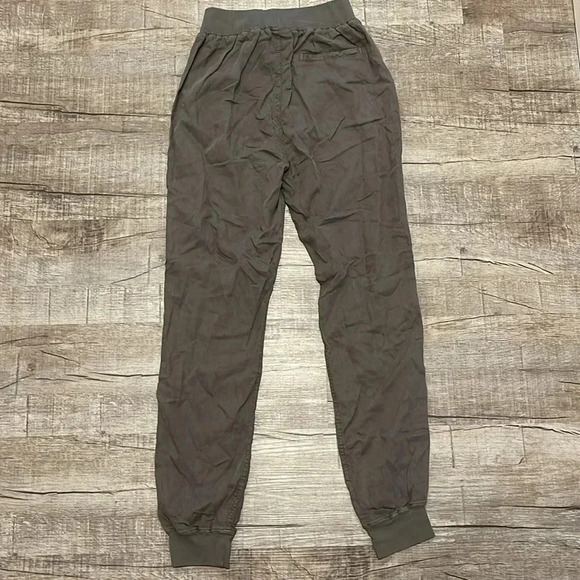 NWT!! Faherty - Arlie Jogger - Surplus Green - Size XS - Picture 11 of 11